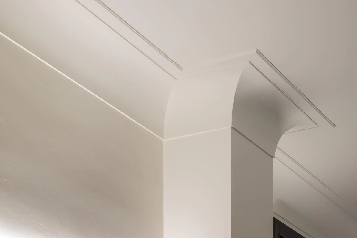 P9900 Cimaise murale Orac Decor - 8x1x200cm (h x p x L) - moulure décorative polyuréthane - Image 4